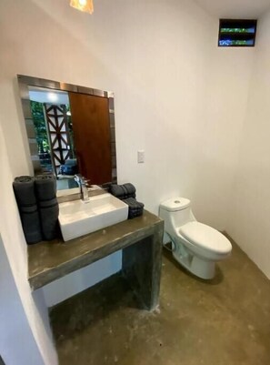 Shower, towels, soap, shampoo - Villa Conga (Puerto Viejo de Talamanca)
