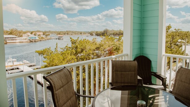 Outdoor dining - Condo with boat slip and Swimming pool - Sleeps 6 (Steinhatchee)