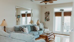 Smart TV - Condo with boat slip and Swimming pool - Sleeps 6 (Steinhatchee)