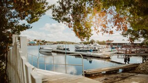 Marina - Condo with boat slip and Swimming pool - Sleeps 6 (Steinhatchee)