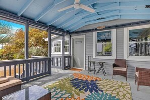 Interior - Huge house, deck, playground, just steps to beach!
 (Folly Beach)
