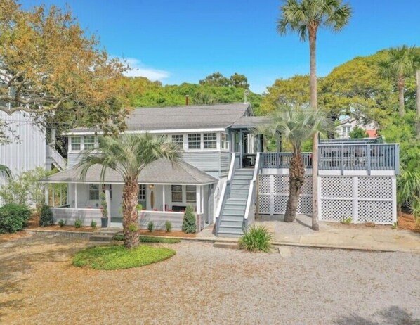 Exterior - Huge house, deck, playground, just steps to beach!
 (Folly Beach)