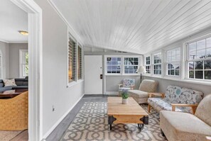 Interior - Cozy Cottage, Right off Ocean
 (Folly Beach)