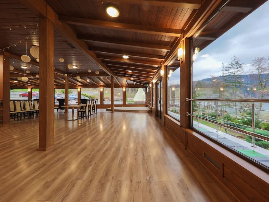 Desayuno buffet diario (PLN 40 por persona)