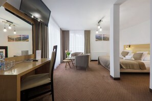 Habitación exclusiva con 1 cama doble o 2 individuales | Escritorio, espacio para trabajar con un portátil, cortinas opacas