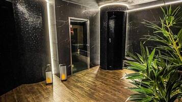 Sauna, steam room