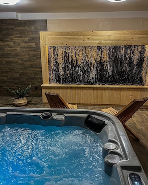 Sauna, steam room