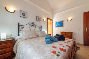 4 bedrooms, in-room safe, iron/ironing board, free WiFi