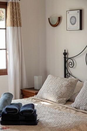 4 bedrooms, in-room safe, iron/ironing board, free WiFi