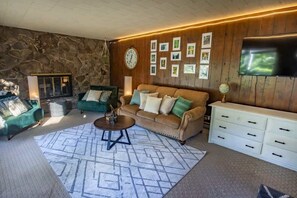 TV, fireplace, offices