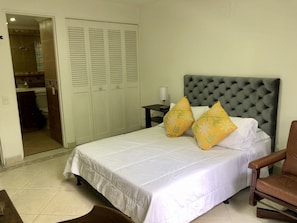 2 bedrooms, desk, iron/ironing board, free WiFi