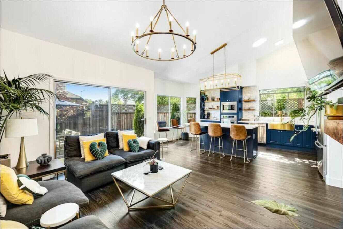 Smart TV, fireplace, offices