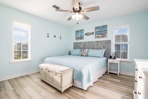 4 bedrooms, desk, iron/ironing board, travel cot