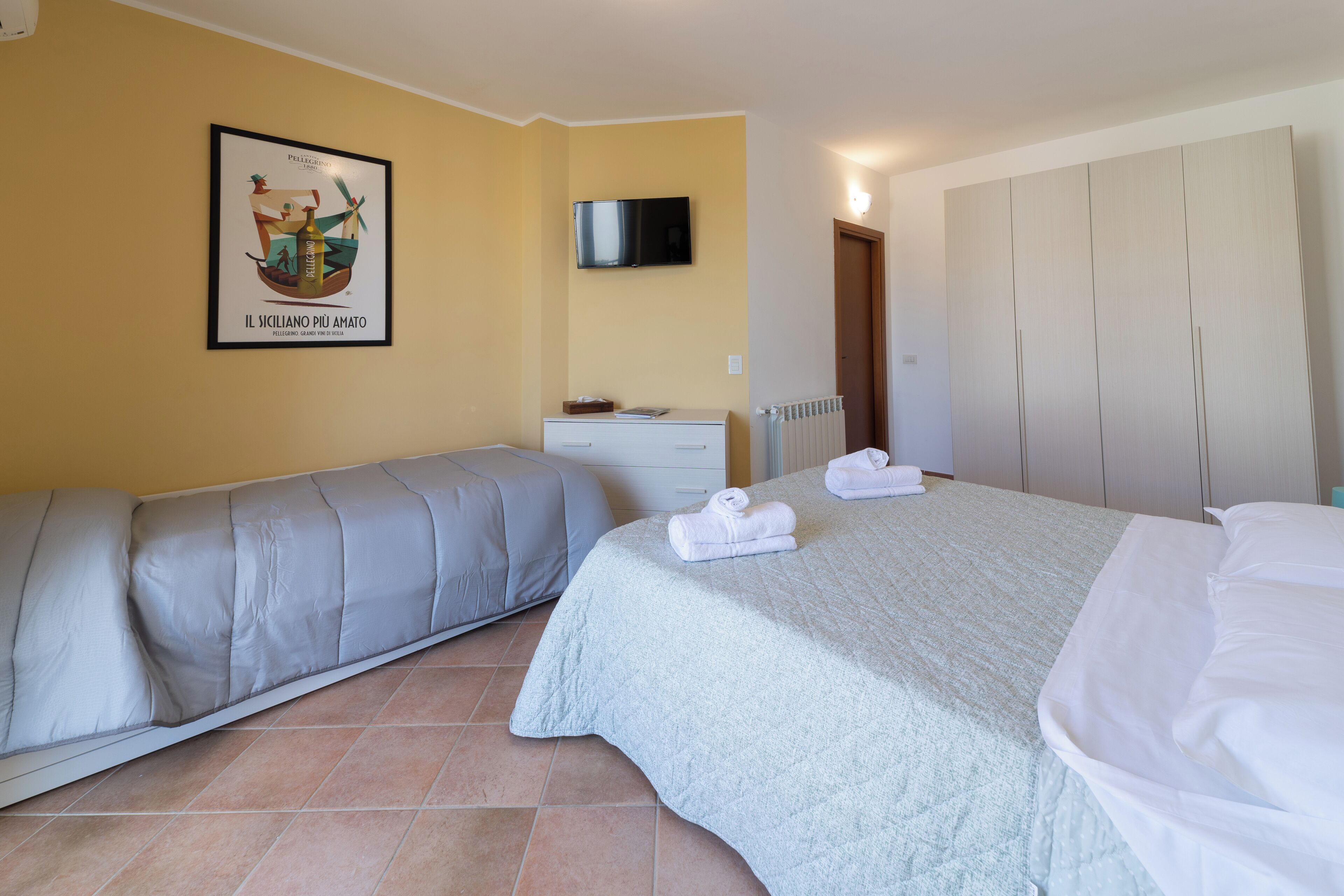 House, Partial Sea View | Seterika/papan seterika, katil bayi mudah alih, cadar katil 