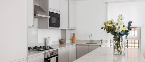Fridge, microwave, oven, stovetop