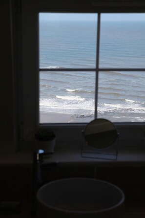 Interior - Waimea House | Beach Front | The best sea views (North Yorkshire)