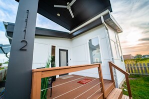 Exterior detail - Luxury w/SoakTub-King-Backyard-Fountain Sq (Indianapolis)