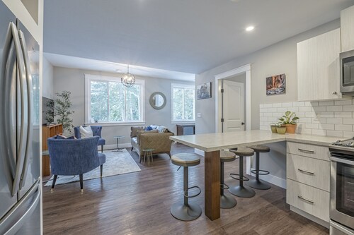 Cozy 2 bed/1 bath private suite on 5 acre farm close to Silver Star and Vernon.