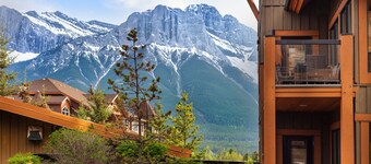 Iconic 900sq penthouse 1BD/1BTH MT view pool/tub