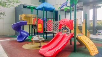 Tempat bermain anak - outdoor