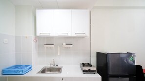 Apartamento | Cocina privada | Frigorífico grande y placa de cocina