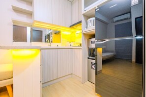 Appartement | Privékeuken | Een koelkast/vriezer, een kookplaat