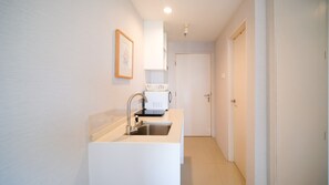 Studio | Private kitchen | Full-size fridge, stovetop