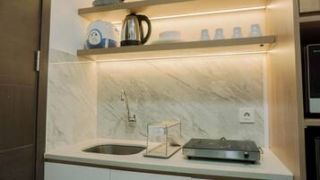 Studio | Private kitchen | Full-sized fridge, stovetop