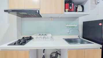 Estudio | Cocina privada | Refrigerador con congelador y parrilla de estufa