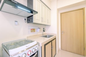 Private kitchen - Modern And Simply 2Br At Meikarta Apartment (Cikarang)
