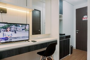 Free WiFi - Cozy Studio (No Kitchen) At Transpark Bintaro Apartment (South Tangerang)