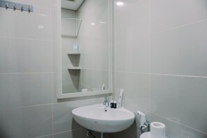 Studio | Bathroom - Simply And Nice Studio Apartment At B Residence (Pagedangan)