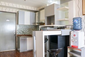 Refrigerador con freezer, placa de cocina