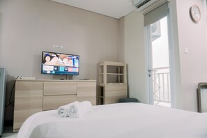 Studio | Free WiFi - Nice And Modern Studio Apartment B Residence (Pagedangan)