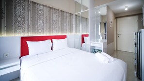 Free WiFi - Modern And Homey Studio At Tanglin Supermall Mansion Apartment (Surabaya)