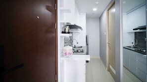 Studio | Dapur peribadi | Peti sejuk/penyejuk beku saiz penuh, dapur