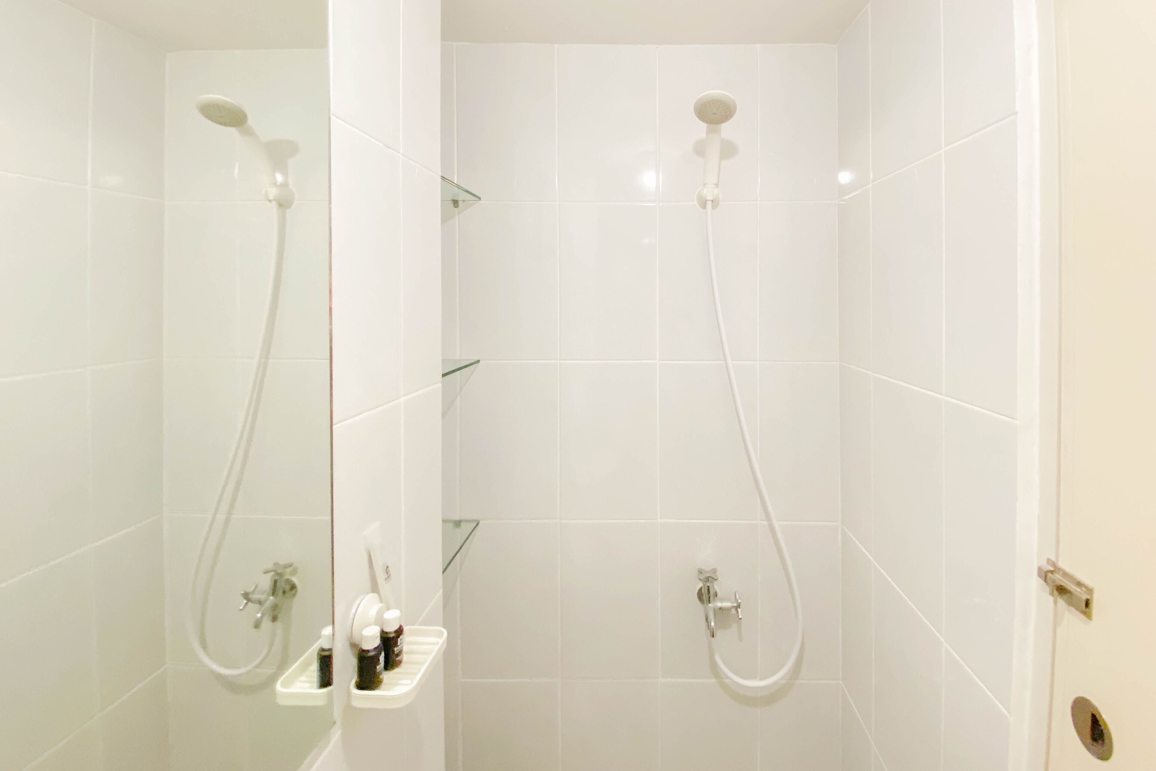 开间 | 浴室 | 淋浴设施、免费洗浴用品、毛巾