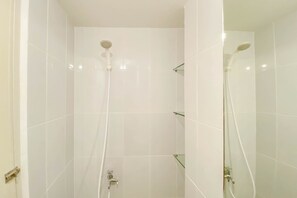 Studio | Bad | Dusj, toalettartikler (inkludert) og håndklær