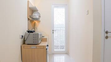 Apartamento | Cocina privada | Frigorífico grande y placa de cocina