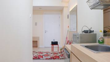 Apartamento | Cocina privada | Frigorífico grande y placa de cocina