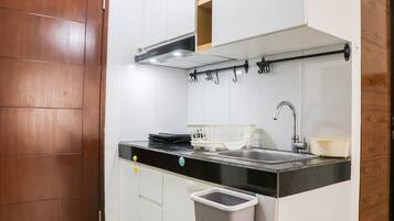 Apartment | Private kitchen | Full-size fridge, stovetop