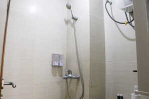 Apartment | Bathroom | Shower, free toiletries, towels