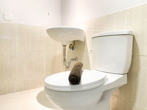 Apartment | Bathroom | Shower, free toiletries, towels
