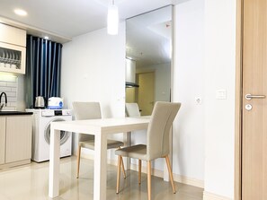 Apartment | In-room dining - Best Deal And Cozy 3Br Meikarta Apartment (Cikarang)