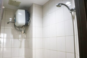 开间 | 浴室 | 淋浴设施、免费洗浴用品、毛巾