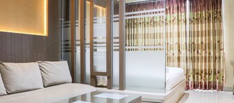 Spacious Combined 2Br Apartment Dago Suites