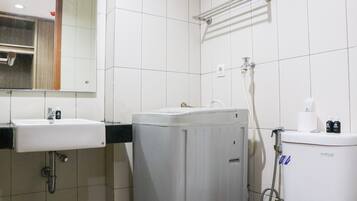 Apartment | Bathroom | Shower, free toiletries, towels
