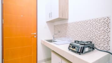 Estudio | Cocina privada | Refrigerador con congelador y parrilla de estufa