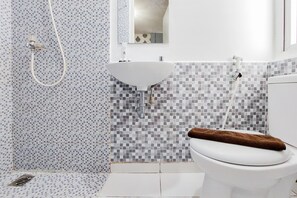 Studio | Bad | Dusj, toalettartikler (inkludert) og håndklær