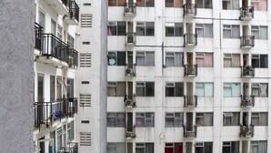A multi-story residential building with balconies and windows. - Comfy Studio Apartment At Jarrdin Cihampelas (Bandung)